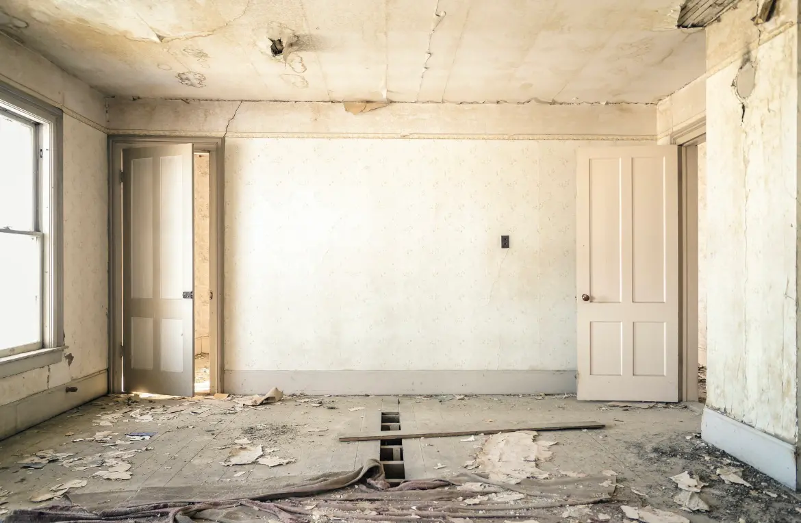 Waste disposal crew managing a cleanout project in Raymond